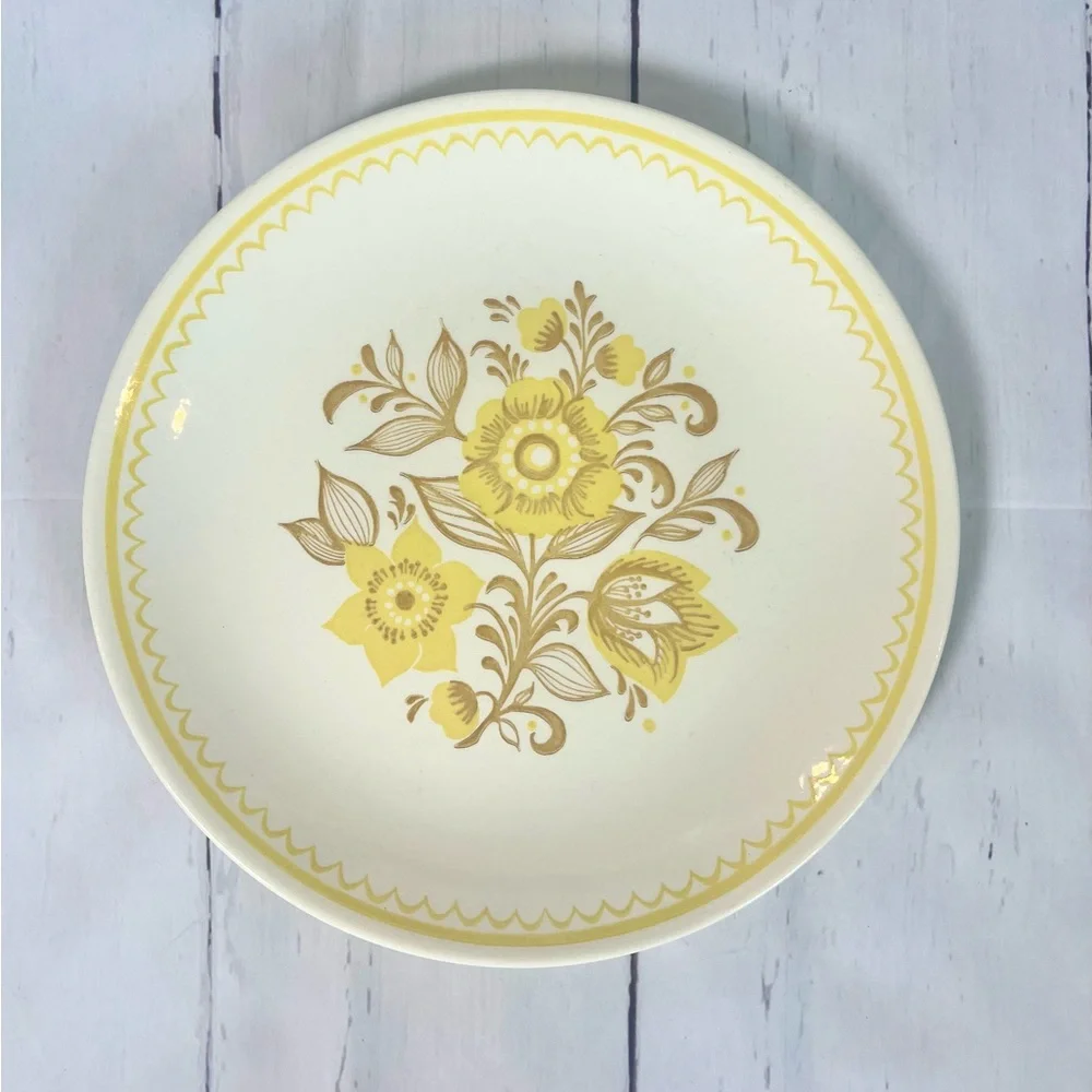 Vintage Royal China Cavalier Jubilee Dinner Plate 11.5